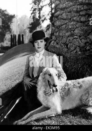 Kitty Carlisle, sul set del film 'qui è il mio cuore', 1934 Foto Stock