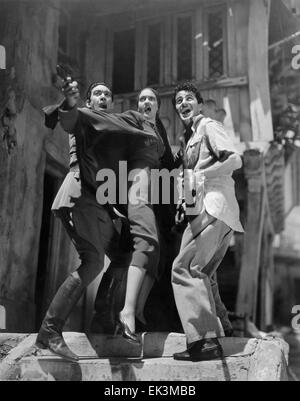 Anthony Quinn, Dorothy Lamour, Gilbert Roland, sul set del film 'L'ultimo treno da Madrid', 1937 Foto Stock