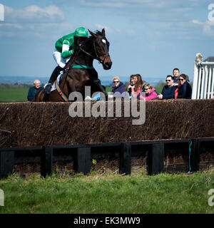 Chilterns, UK. 06 apr, 2015. Vecchio Berkley Hunt Lunedì di Pasqua da punto a punto. Credito: roger askew/Alamy Live News Foto Stock