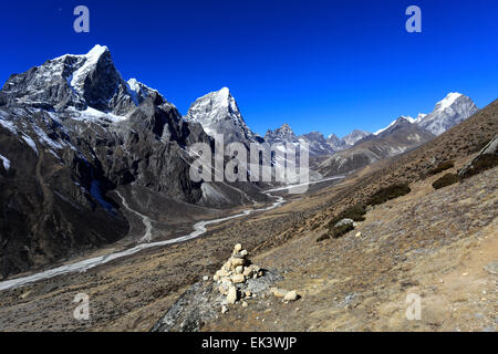 Trekking al villaggio Pheriche, Pheriche Pass, campo base Everest trek, Sito Patrimonio Mondiale dell'UNESCO, il Parco Nazionale di Sagarmatha, Foto Stock