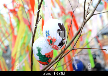 Dipinto di uova di Pasqua a Praga Foto Stock