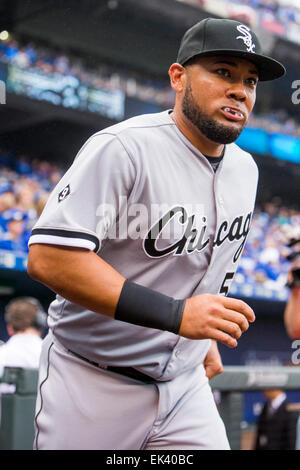 Kansas City, Stati Uniti d'America. 6 Aprile, 2015. Melky Cabrera #53 dei Chicago White Sox è stata introdotta prima della MLB in apertura di giornata gioco tra Chicago White Sox e il Kansas City Royals presso Kauffman Stadium di Kansas City MO Credito: Cal Sport Media/Alamy Live News Foto Stock