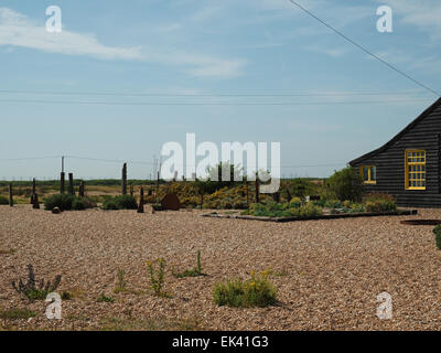 Derek Jarman's Garden a Prospect Cottage, l'ex casa e giardino del compianto artista e regista Derek Jarman, a Dungeness, Kent, Inghilterra Foto Stock