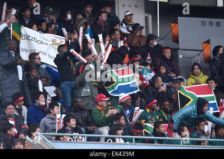 Tokyo, Giappone. 5 apr, 2015. Appassionati di Rugby 2014-15 : IRB Sevens World Series, Tokyo Sevens 2015, al Principe Chichibu Memorial Stadium a Tokyo in Giappone . © AFLO SPORT/Alamy Live News Foto Stock