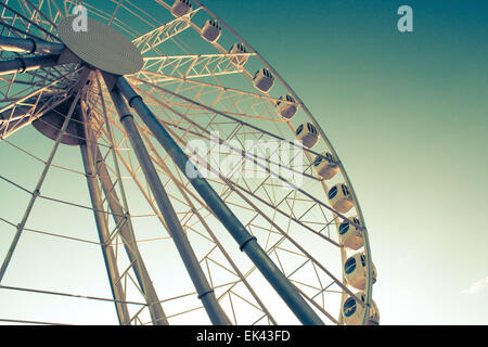 Ruota panoramica Ferris contro Foto Stock