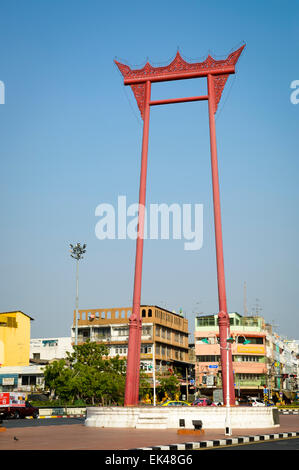 Il Gigante Swing, noto anche come Sao Ching Cha, un attrazione turistica nella zona centrale di Bangkok, Tailandia. Thai monumento bramino Foto Stock