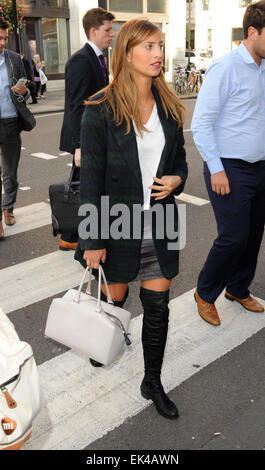 TOWIE Stelle a BBC Radio 1 dotata di: Ferne McCann dove: Londra, Regno Unito quando: 03 Ott 2014 Foto Stock