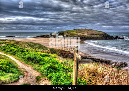 Burgh Island South Devon England Regno Unito con cartello vicino Bigbury-su-Mare e Challaborough vivid HDR colorato come la pittura Foto Stock