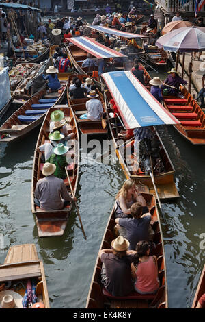 Thailandia, Bangkok: 14 marzo 2007 - i turisti al Mercato Galleggiante - EDITORIALE Foto Stock