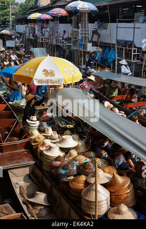 Thailandia, Bangkok: 14 marzo 2007 - i turisti al Mercato Galleggiante - EDITORIALE Foto Stock