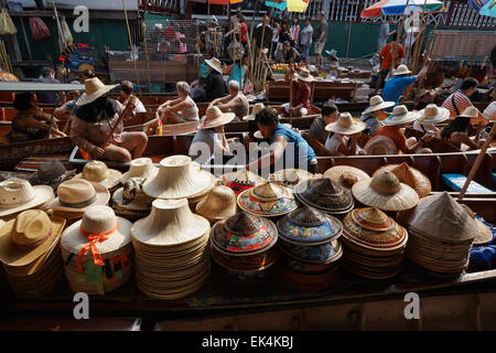 Thailandia, Bangkok: 14 marzo 2007 - i turisti al Mercato Galleggiante - EDITORIALE Foto Stock