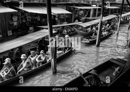 Thailandia, Bangkok: 14 marzo 2007 - i turisti al Mercato Galleggiante - EDITORIALE Foto Stock