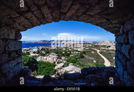 L'Italia, Sardegna, Santo Stefano Island (Maddalena), vista dell'isola - Scansione su pellicola Foto Stock