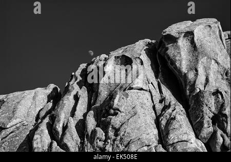 L'Italia, Sardegna, Santo Stefano Island (Maddalena), rocce erose - Scansione su pellicola Foto Stock