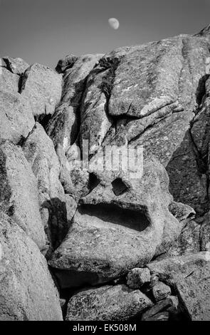 L'Italia, Sardegna, Santo Stefano Island (Maddalena), rocce erose - Scansione su pellicola Foto Stock