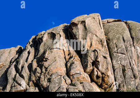 L'Italia, Sardegna, Santo Stefano Island (Maddalena), rocce erose - Scansione su pellicola Foto Stock