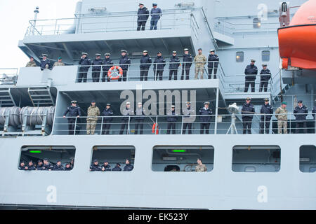 RFA Argus torna a Falmouth, post di una distribuzione alla Sierra Leone per supportare il virus di Ebola di emergenza di aiuto Foto Stock