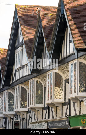 Gables e semi-legnami sulle case in Inghilterra del sud. Foto Stock