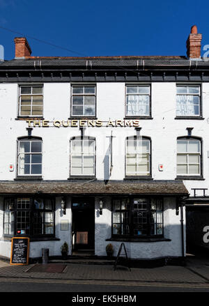 Il molto antiche regine bracci in Bromyard, Herefordshire come un vecchio Coaching Inn è immerso nella storia Foto Stock