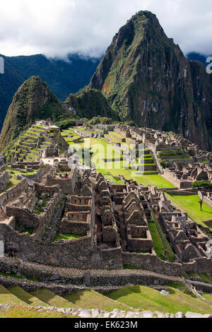 La cittadella Inca di Machu Picchu in Perù e Sud America. Foto Stock