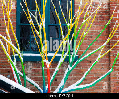 Artista Curtis Killorn vernici a mano albero, Steamplant Teatro & Event Center, Salida, Colorado, STATI UNITI D'AMERICA Foto Stock