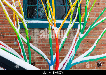 Artista Curtis Killorn vernici a mano albero, Steamplant Teatro & Event Center, Salida, Colorado, STATI UNITI D'AMERICA Foto Stock