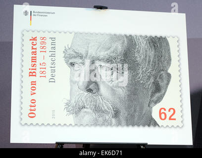 Berlino, Germania. 1 Aprile, 2015. Un francobollo commemorativo con il ritratto di Otto von Bismarck è presentato al Museo Storico Tedesco il cerimoniale di agire in occasione di Otto von Bismarck il duecentesimo compleanno a Berlino, Germania, 01 aprile 2015. Foto: Britta Pedersen/dpa/Alamy Live News Foto Stock