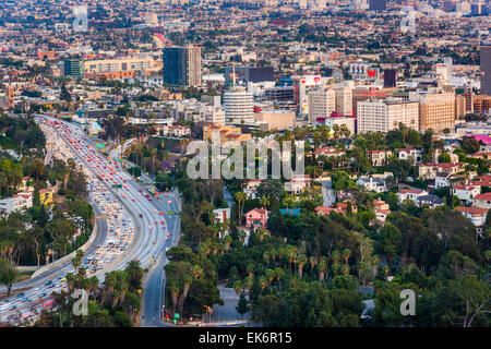 Vista della superstrada 101 e Hollywood da Hollywood Bowl si affacciano a Los Angeles, California. Foto Stock