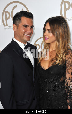 LOS ANGELES, CA - 26 gennaio 2013: Jessica Alba e il marito Cash Warren al 2013 produttori Guild Awards presso il Beverly Hilton Hotel. Foto Stock