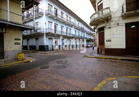 Architettura coloniale della città di Panama il Casco Viejo sezione è lentamente ma sicuramente in fase di ripristino, Panama. Foto Stock