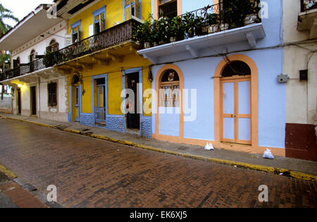 Architettura coloniale della città di Panama il Casco Viejo sezione è lentamente ma sicuramente in fase di ripristino, Panama. Foto Stock