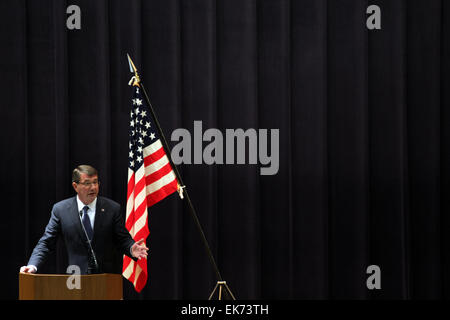 Tokyo, Giappone. 8 apr, 2015. Stati Uniti Il Segretario alla difesa di cenere parla di Carter nel corso di una conferenza stampa presso il ministro Mercoledì, 8 aprile 2015, a Tokyo, Giappone. Credito: Junko Kimura-Matsumoto Jana/press/ZUMA filo/Alamy Live News Foto Stock