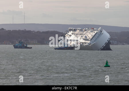 Le zone colpite dalla macchina portante, Hoegh Osaka, che si è arenata sulla banca di rovo nel Solent Foto Stock