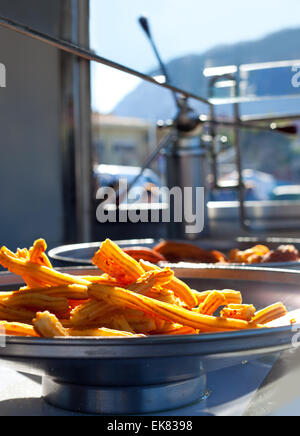 Churros fritti frittelle di farina dognuts spagnolo Foto Stock