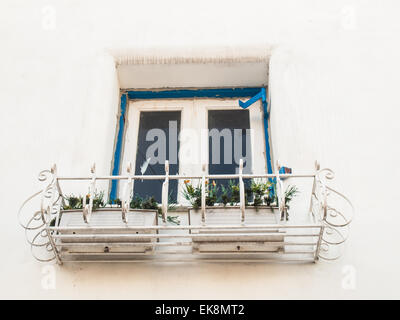 Colorata little terrazza a Santorini. La Grecia Foto Stock