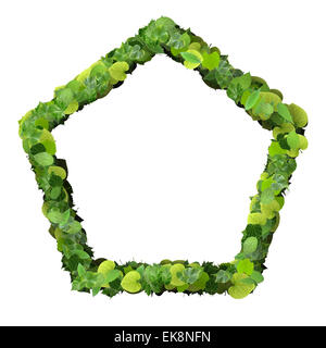 Pentagono realizzato da foglie verdi isolati su sfondo bianco. 3D render. Foto Stock