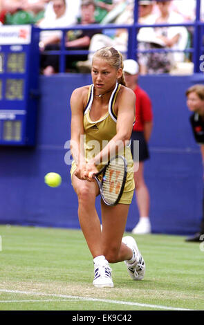 Anna Kournikowa a giocare a tennis Devonshire Park Eastbourne in 1999 Foto Stock