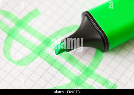 Marcatore, dipinto di dollaro e notebook Foto Stock