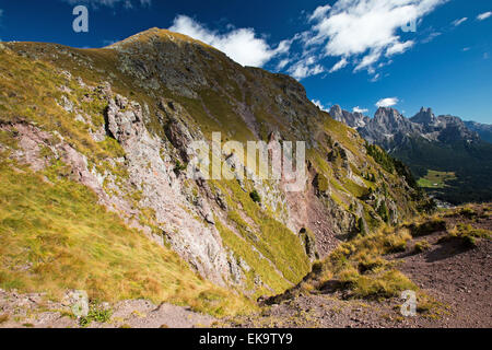 Montagna Cavallazza. Il massiccio del Lagorai. Rocce porfido. Il Parco Naturale Paneveggio-Canale Di San Martino. Regione Trentino. Alpi Italiane. Europa. Foto Stock