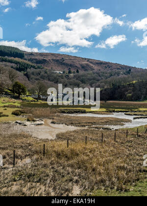 Paesaggio raffigurante Afon Mawddach ingresso e la Islawr - dref area su una chiara giornata di primavera Foto Stock