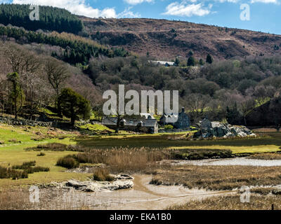 Paesaggio raffigurante Afon Mawddach ingresso e la Islawr - dref area su una chiara giornata di primavera Foto Stock