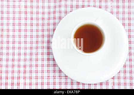 Tazza di tè su plaid tessuto Foto Stock