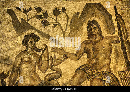 Un antico mosaico raffigurante Polifemo di ricezione per la Galatea. Giardini che circondano l'Alcazar de los Reyes Cristianos in Cordo Foto Stock