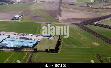 Vista aerea della piena Sutton Airfield, East Yorkshire, Regno Unito Foto Stock