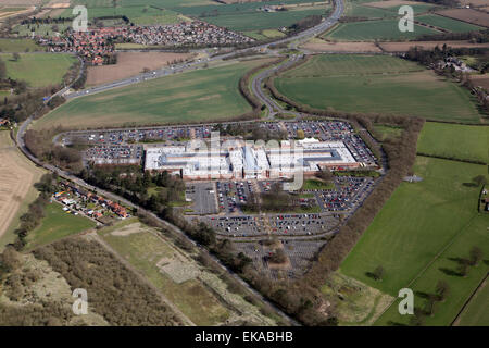 Vista aerea di York Designer Outlet (McArthur Glen) vicino a York, Regno Unito Foto Stock