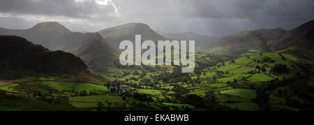 Stormy Derwent Fells, Newlands valley, Parco Nazionale del Distretto dei Laghi, Cumbria county, England, Regno Unito Foto Stock