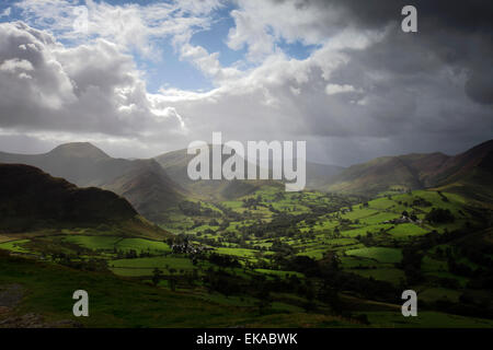 Stormy Derwent Fells, Newlands valley, Parco Nazionale del Distretto dei Laghi, Cumbria county, England, Regno Unito Foto Stock