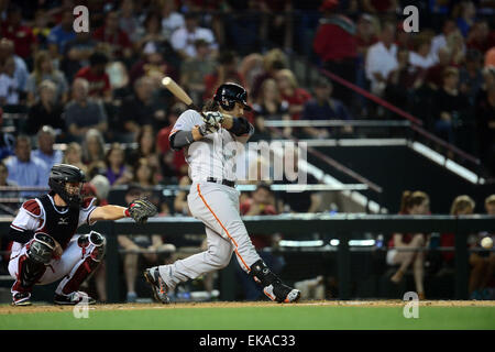 6 aprile 2015; Phoenix, AZ, Stati Uniti d'America; San Francisco Giants interbase Brandon Crawford (35) pipistrelli contro l'Arizona Diamondbacks durante la MLB game al Chase Field di Phoenix, AZ. Joe Camporeale/Cal Sport Media Foto Stock