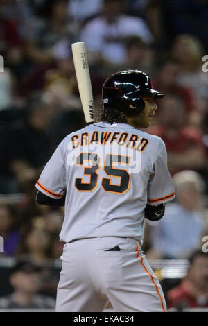 6 aprile 2015; Phoenix, AZ, Stati Uniti d'America; San Francisco Giants interbase Brandon Crawford (35) pipistrelli contro l'Arizona Diamondbacks durante la MLB game al Chase Field di Phoenix, AZ. Joe Camporeale/Cal Sport Media Foto Stock