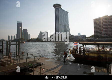 Millennium Hilton hotel sul Fiume Chao Phraya Bangkok in Thailandia Foto Stock